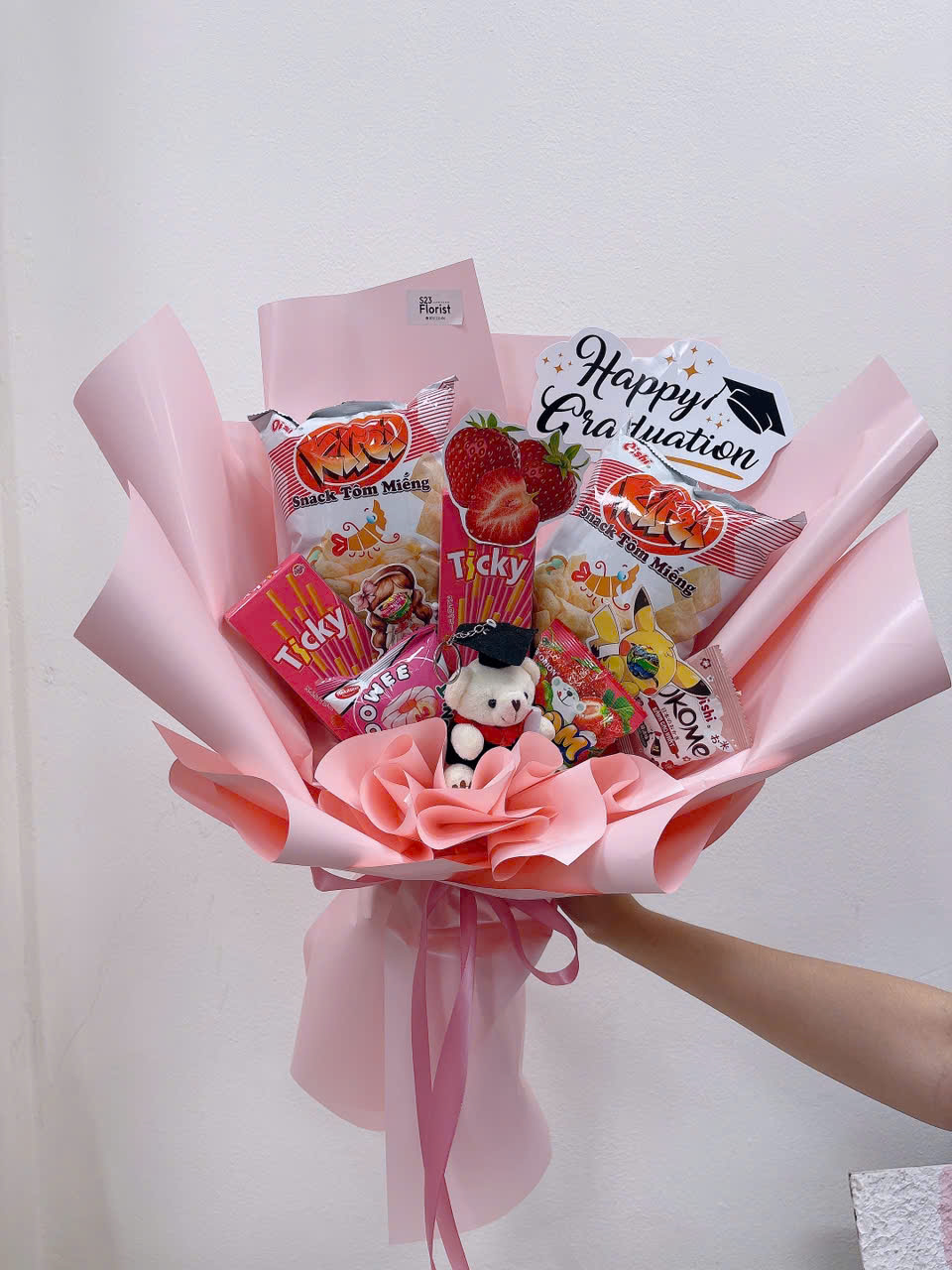 Bó hoa gấu mix bánh kẹo 